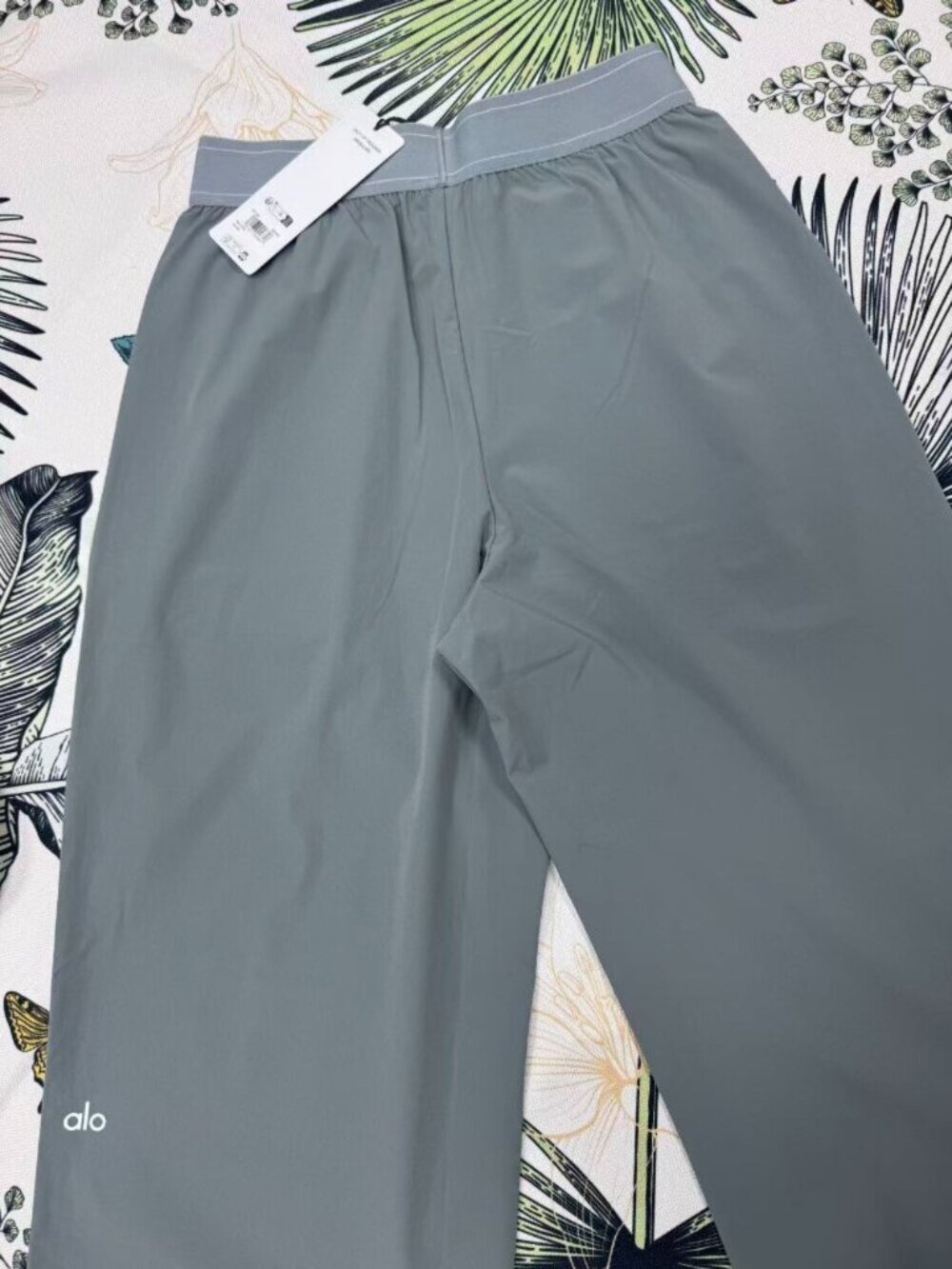⭐Steel Grey ALO Yoga Suit Up Trouser Relaxed Regular 30" Inseam🥌 - Picture 4 of 8